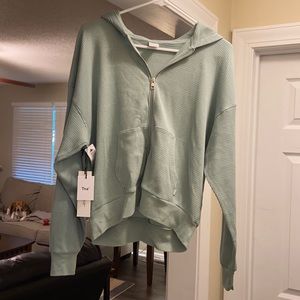 Aritzia Claris Green Zip Thermal - Size 1